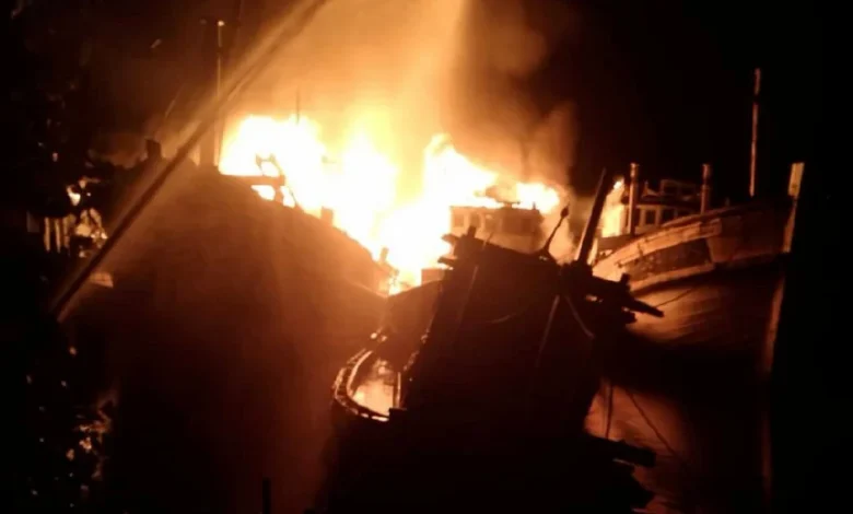 Tiga bot nelayan bernilai RM2 juta terbakar