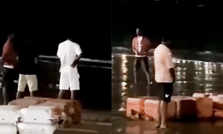 Pelancong sesuka hati buang air kecil di pantai