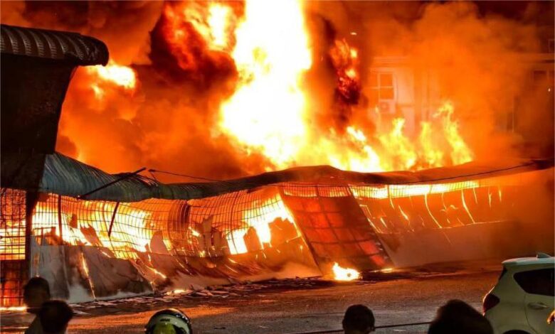 Dua premis kedai musnah dalam kebakaran