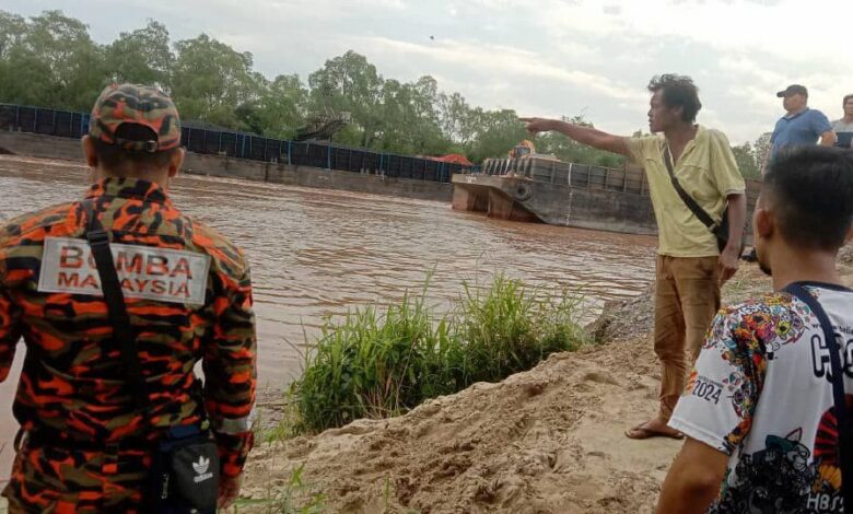 2 beradik lemas dibawa arus ketika mandi