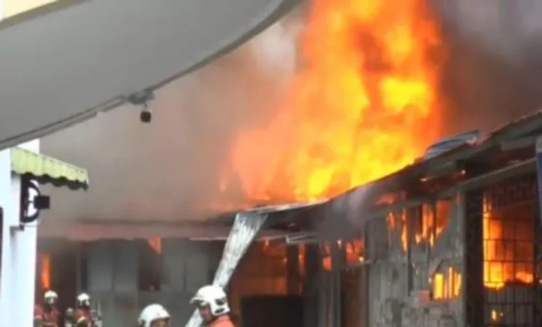 2 anggota PBS cedera, patah kaki dalam operasi padam kebakaran 3 premis