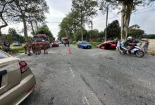 Dua kereta bertembung, seorang maut, tiga lagi cedera