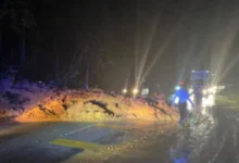 Tebing runtuh halang laluan di KM27 Jalan Gua Musang-Kuala Krai
