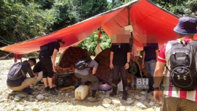 Dua warga Indonesia ditahan disyaki melombong emas secara haram di Jeli