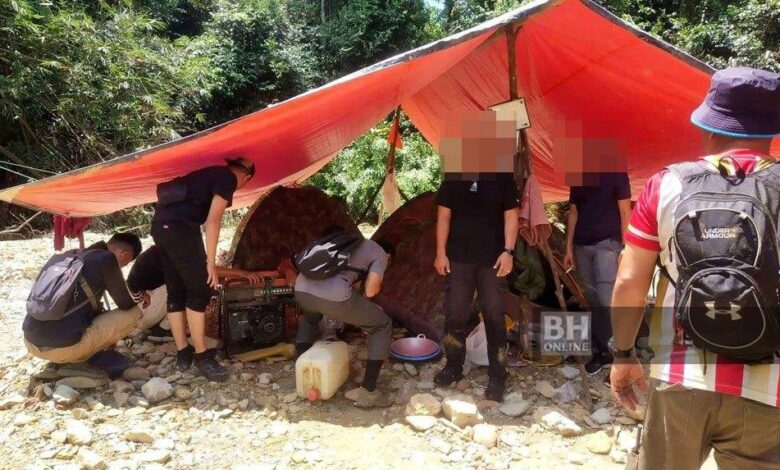 Dua warga Indonesia ditahan disyaki melombong emas secara haram di Jeli