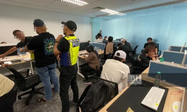 Ops Dadu: Polis serbu pusat panggilan judi dalam talian, 30 ditahan