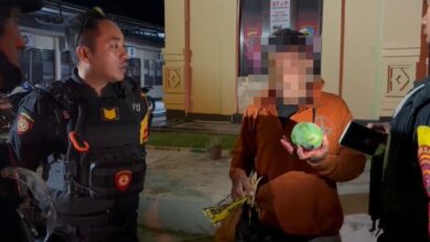 Pencuri betik lunyai dipukul penduduk