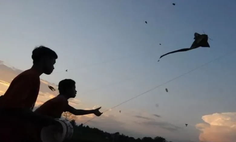 Hukuman denda menanti jika main layang-layang