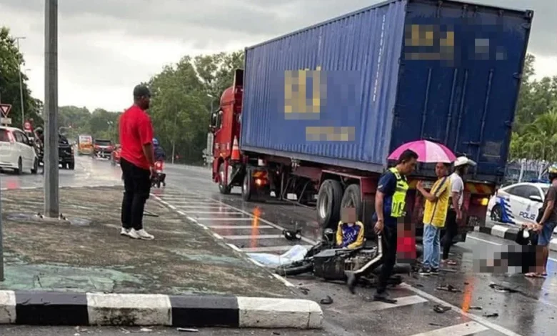 Wanita Thailand maut, anak cedera nahas motosikal-treler di Padang Besar