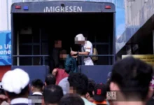 Sebahagian daripada warga asing yang ditahan dalam Op Kutip di sebuah pusat beli-belah di Jalan TAR, petang tadi. - NSTP/HAIRUL ANUAR RAHIM