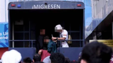 Sebahagian daripada warga asing yang ditahan dalam Op Kutip di sebuah pusat beli-belah di Jalan TAR, petang tadi. - NSTP/HAIRUL ANUAR RAHIM