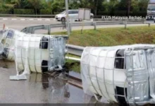 3 tong bahan kimia tumpah, susur masuk plaza tol Ayer Hitam ditutup