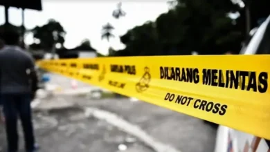 BMW rider dies after scraping 4WD travelling on emergency lane
