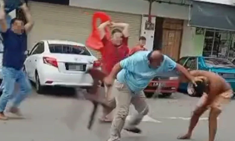 Gara-gara tersalah panggil nama tauke restoran dengan nada kasar