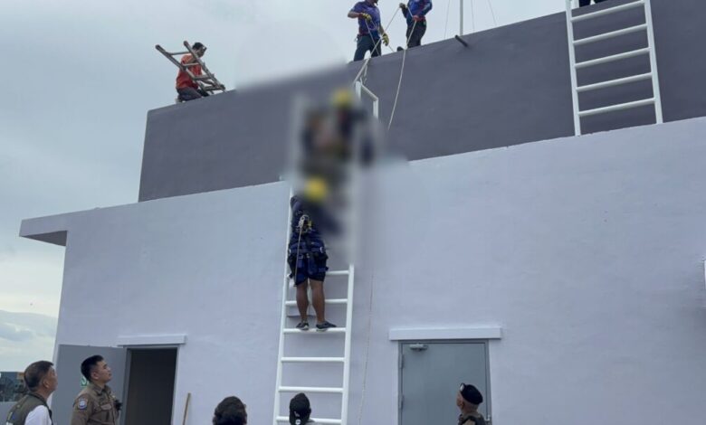 Pelancong China berenang dalam tangki air kondominium