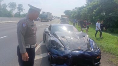 Porsche dipandu laju hentam belakang Toyota