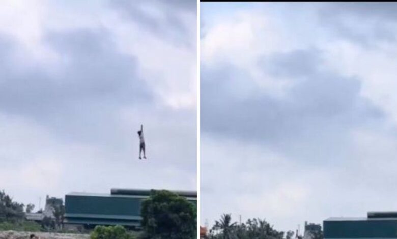 Budak terbang bersama layang-layang