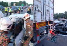2 wanita maut kereta rempuh belakang treler tayar rosak