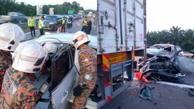 2 wanita maut kereta rempuh belakang treler tayar rosak