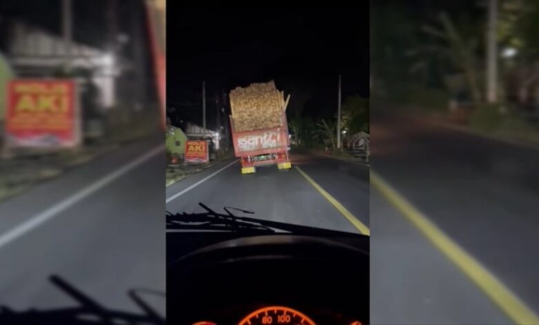 Lori lebih muatan dipandu secara ‘zig-zag’