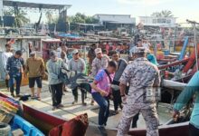 'Saya nampak tekong kibas api di badannya dan terus terjun laut, tetapi hilang...'