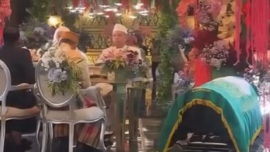 Pengantin sebak akad nikah sebelah jenazah bapa