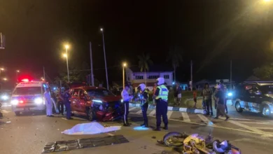 Dua rakan sekerja maut rempuh kereta di lampu isyarat