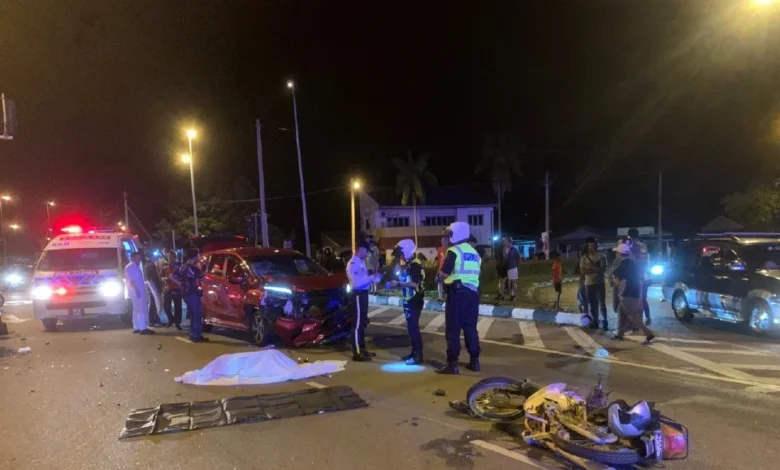 Dua rakan sekerja maut rempuh kereta di lampu isyarat