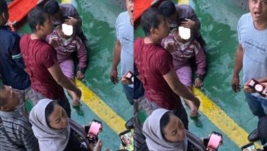 Wanita terjun feri selepas dirasuk
