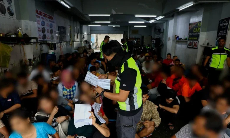 Gempur Dataran Otomobil: Warga asing bergegas tutup kedai, kelam kabut cuba lolos