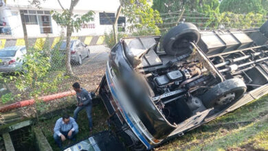 Over 20 foreign workers injured as bus overturns in Kulai
