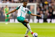 Howe yakin Isak tak akan tinggalkan Newcastle