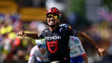 Peringkat ke-15 TdF penuh emosi dan hura-hara