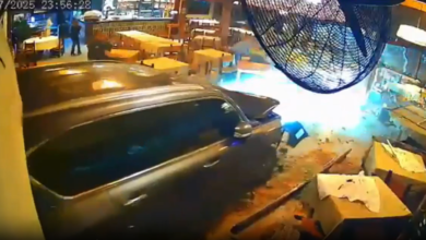 Lelaki pandu SUV rempuh restoran setelah diusir