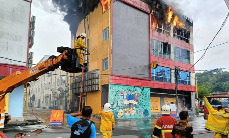 Premis perniagaan empat tingkat terbakar di Bentong