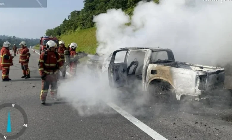 Pacuan empat roda terbakar, bertembung dengan lori