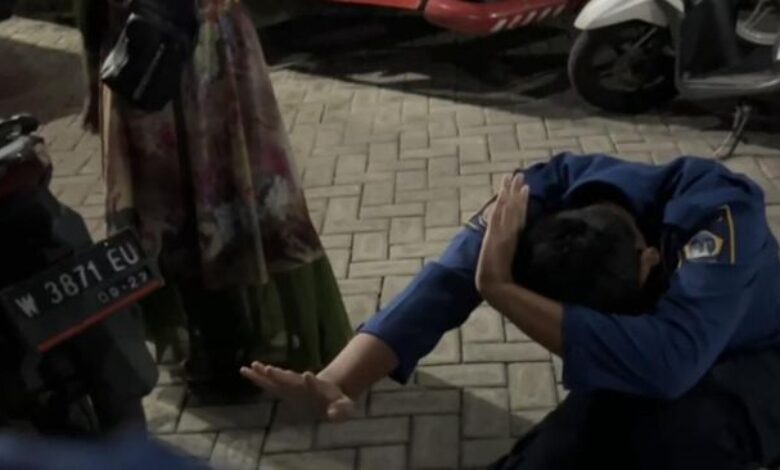 Wanita panggil bomba tangkap ular ghaib