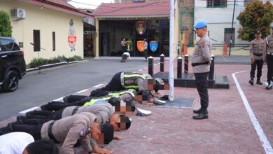 10 anggota polis dihukum tekan tubi gara-gara main judi online