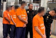 Pasport terbang: Empat pegawai penguat kuasa direman 6 hari