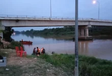Warga emas tinggal kereta atas jambatan dipercayai jatuh Sungai Muar
