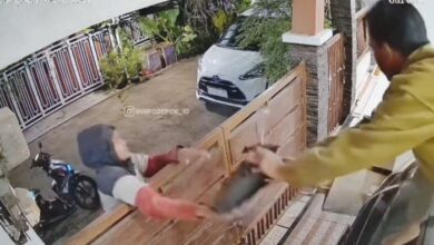 Pencuri makin berani, panjat pagar rumah cabut cermin SUV