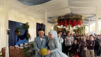 Durian melayang ke muka tetamu