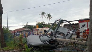 Lelaki maut kereta rempuh tiang elektrik
