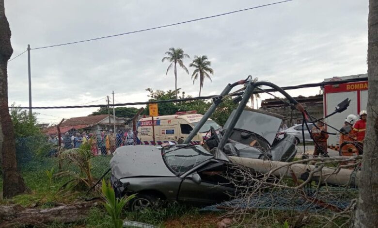 Lelaki maut kereta rempuh tiang elektrik