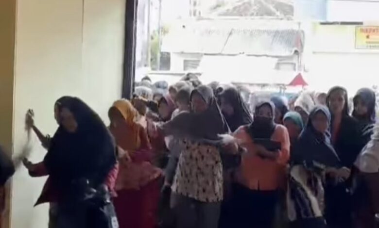 Penduduk serbu restoran beri nasi percuma setiap Jumaat