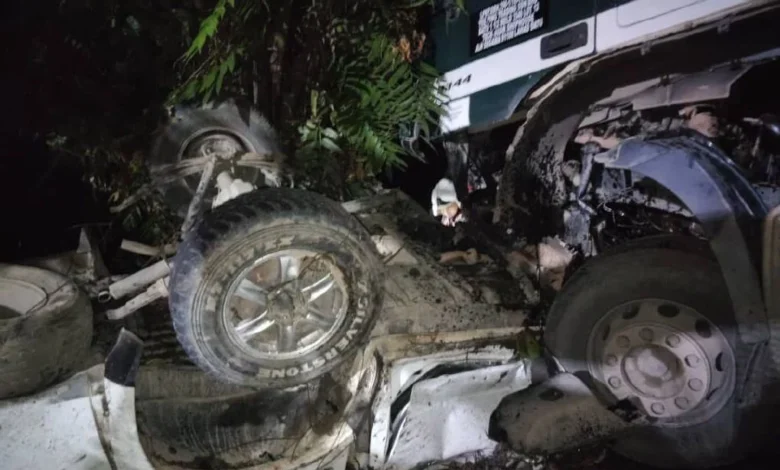 Tiga lelaki maut pikap bertembung dengan lori tangki