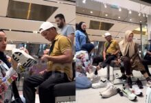 Tya Arifin Beli Kasut Kepada Ibu Bapa [VIDEO]