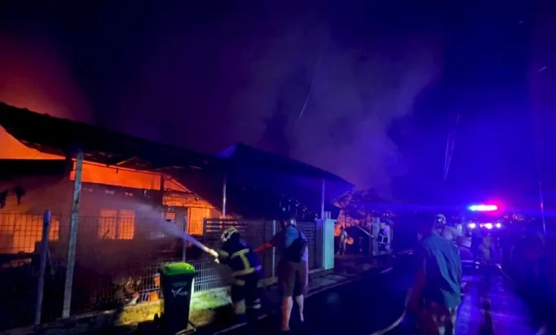 Dua rumah terbakar, seorang lelaki ditahan