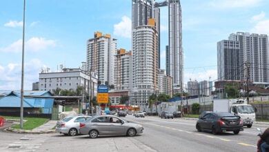 Condo folk dicing with danger at Jalan Puchong junction