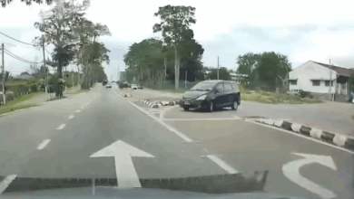 Dangerous U-turn that went viral leads Kluang police to driver who nearly caused crash (VIDEO)